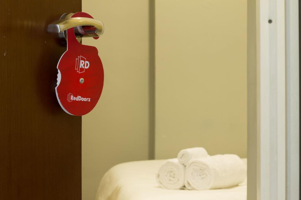 Hotel Reddoorz @ Mataram Kuta 3 Exterior foto