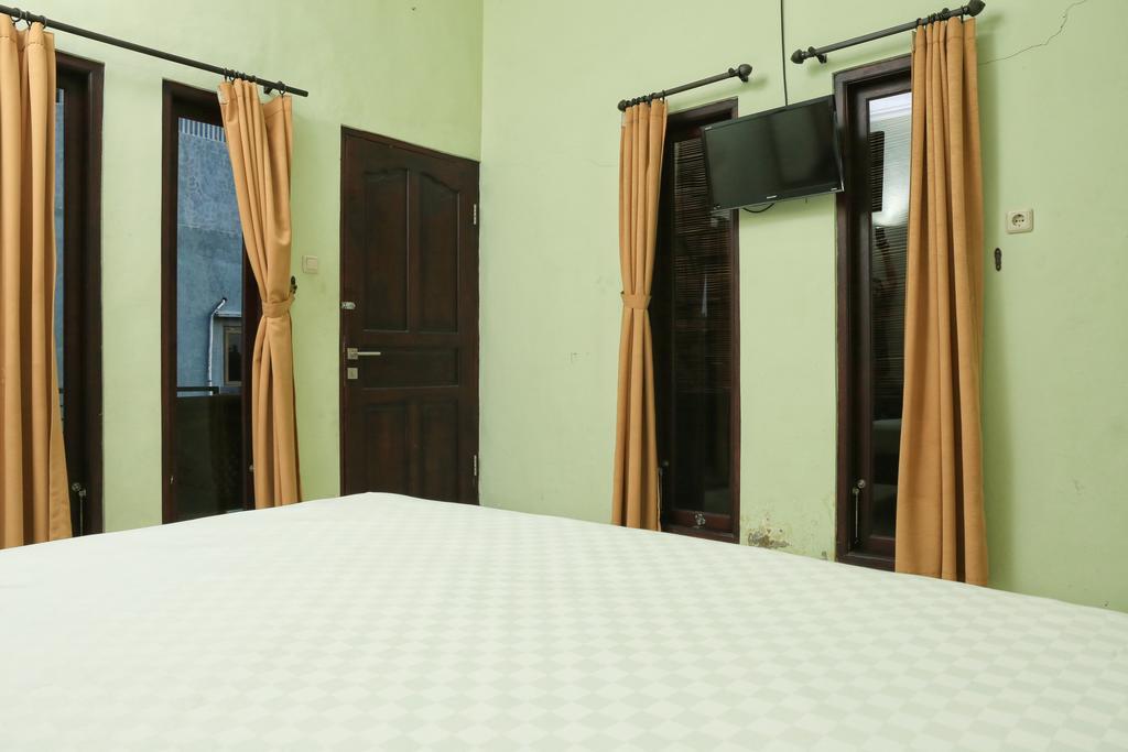 Hotel Reddoorz @ Mataram Kuta 3 Exterior foto