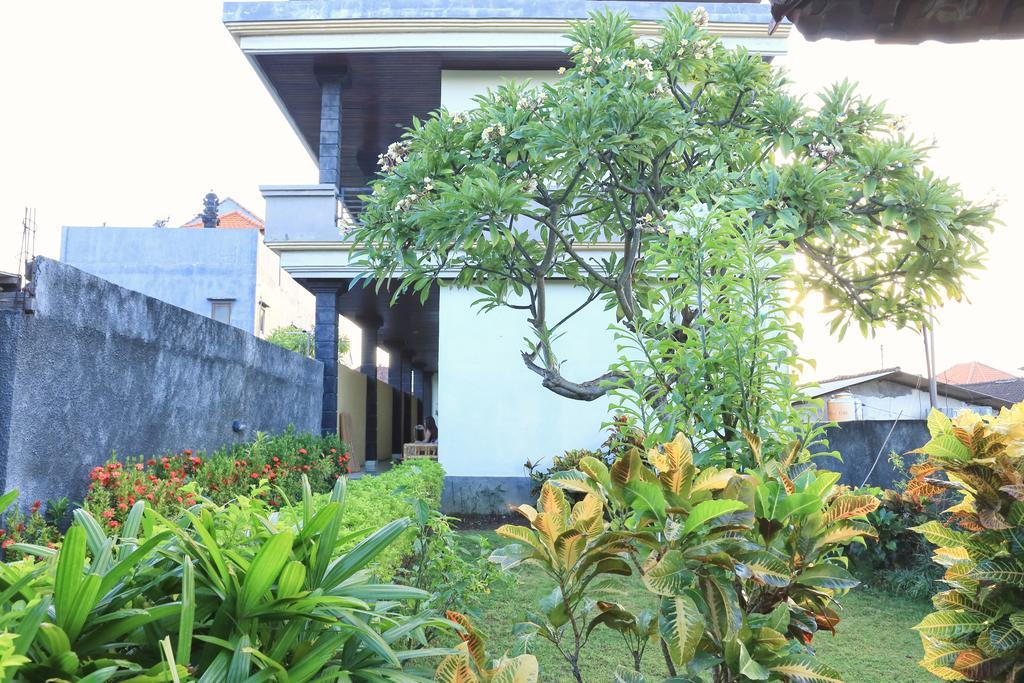 Hotel Reddoorz @ Mataram Kuta 3 Exterior foto