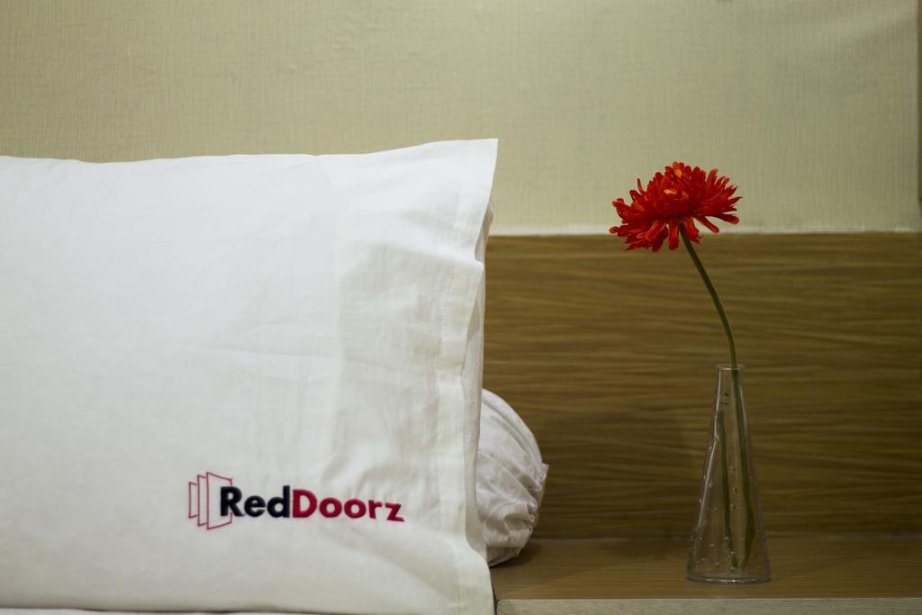 Hotel Reddoorz @ Mataram Kuta 3 Exterior foto